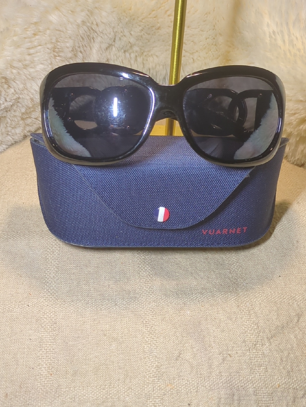 DG Black Oversized Women's Sunglasses with Navy Case In Excellent Condition $50